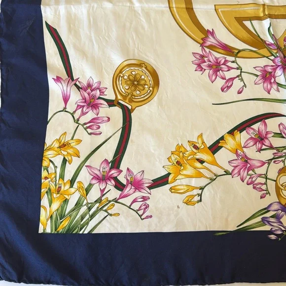 Vintage Gucci Silk scarf - Picture 3 of 16